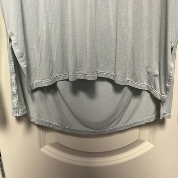 🚨CLEARANCE B1123-2 Under Armour, long sleeve tee, Medium - Picture 3 of 5
